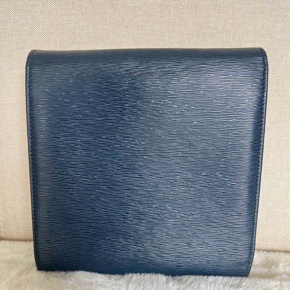 VINTAGE CHLOE Navy Blue Epi Leather Gold Chain Small Crossbody / Clutch - Picture 9 of 16